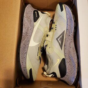 Nike Waterproof Runners - Size 7.5